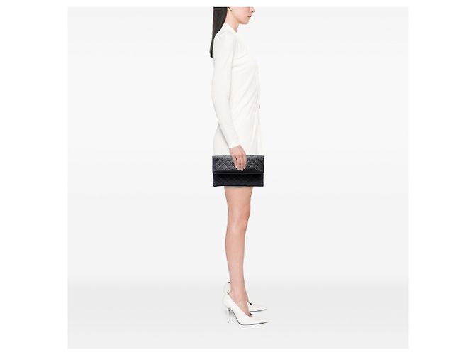 Clutch Chanel Black Quilted Lambskin CC Beauty Foldover Clutch Nero - vista 6