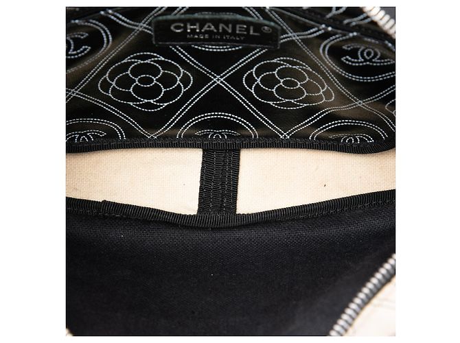 Chanel Camera Bag aus beschichtetem schwarzem Canvas mit Camélia-Logo - Ansicht 4