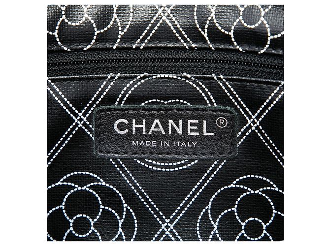 Chanel Camera Bag aus beschichtetem schwarzem Canvas mit Camélia-Logo - Ansicht 5