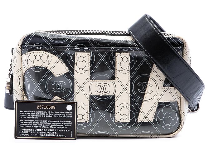 Chanel Camera Bag aus beschichtetem schwarzem Canvas mit Camélia-Logo - Ansicht 7