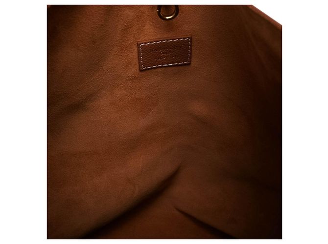 Louis Vuitton Low Key Hobo MM em couro de bezerro grão marrom - vista 4