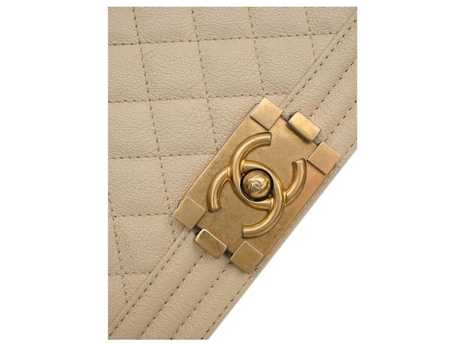 Chanel White Old Medium Quilted Caviar Boy Flap Blanco Crudo - vista 4