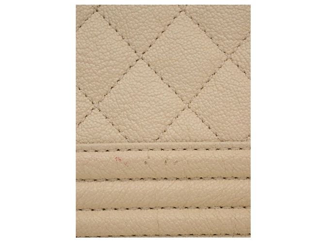 Chanel White Old Medium Quilted Caviar Boy Flap Blanco Crudo - vista 5