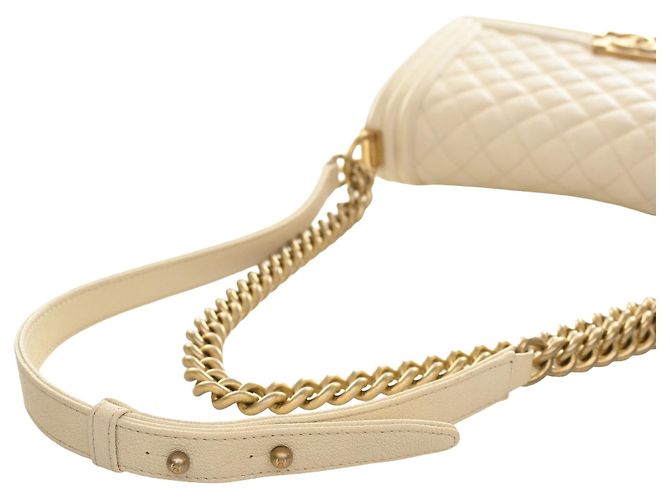 Chanel White Old Medium Quilted Caviar Boy Flap Blanco Crudo - vista 8