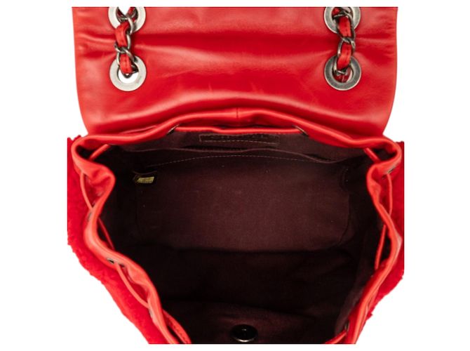 Zaino Mountain Chanel piccolo in shearling e vitello lucido rosso - vista 4