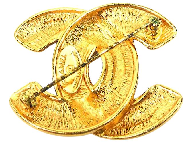 Spilla trapuntata Chanel Gold CC placcata oro D'oro - vista 2