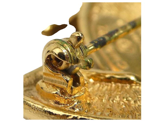 Spilla trapuntata Chanel Gold CC placcata oro D'oro - vista 9