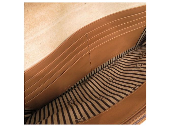 Clutch a Busta Chameleon Fendi in pelle bicolore beige - vista 4