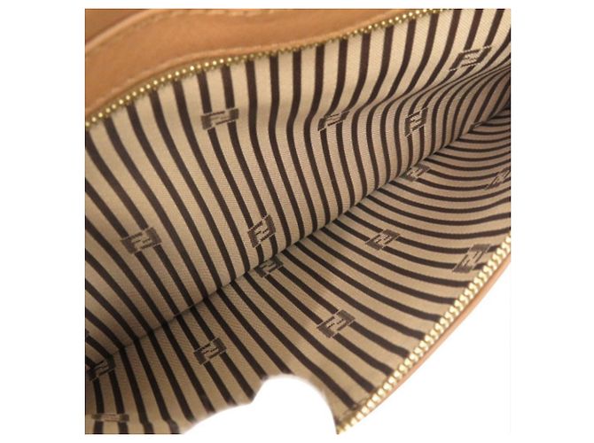 Clutch a Busta Chameleon Fendi in pelle bicolore beige - vista 6