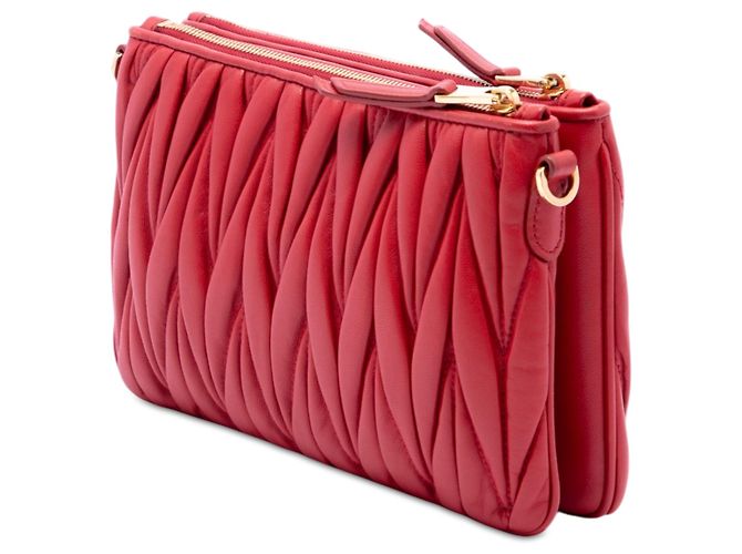 Miu Miu Red Matelasse Nappa Double Zip Crossbody - vista 2