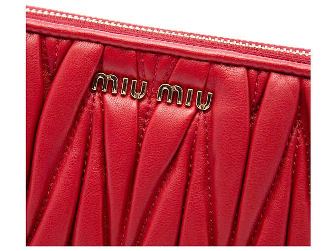 Miu Miu Red Matelasse Nappa Double Zip Crossbody - vista 5