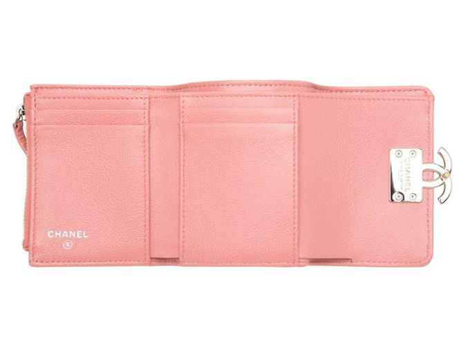 Portafoglio tri-fold Chanel Matelassé in pelle rosa - vista 4