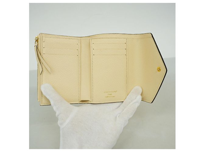 Cartera Louis Vuitton Tri-fold en Cream Crudo - vista 3
