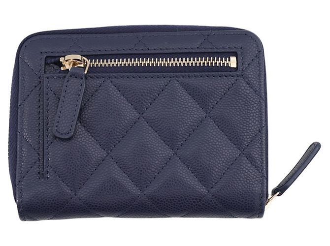 Timeless Carteira Bi-Fold Chanel em Navy - vista 3