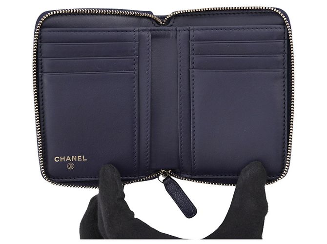 Timeless Carteira Bi-Fold Chanel em Navy - vista 4