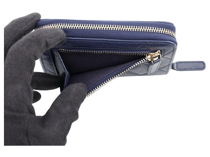 Timeless Carteira Bi-Fold Chanel em Navy - vista 6