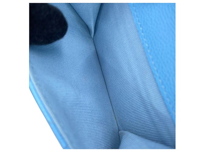 Chanel Tri-fold Geldbörse aus blauem genarbtem Kalbsleder Hellblau - Ansicht 12