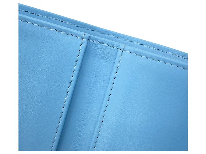 Chanel Tri-fold Geldbörse aus blauem genarbtem Kalbsleder Hellblau - Ansicht 9