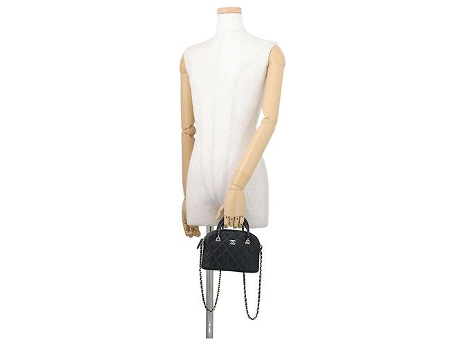 Chanel Matelassé Schultertasche aus schwarzem Lammleder - Ansicht 4