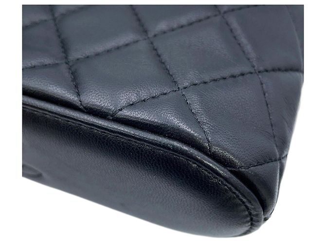 Chanel Matelassé Schultertasche aus schwarzem Lammleder - Ansicht 8