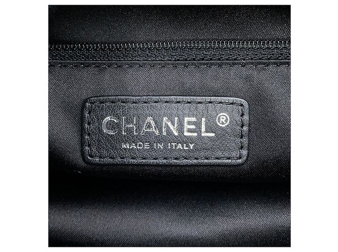 Chanel Matelassé Black Grained Calfskin Shoulder Bag - view 16