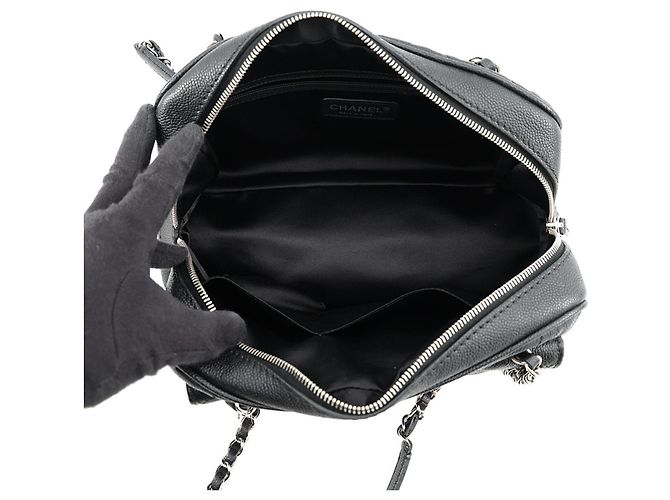Chanel Matelassé Black Grained Calfskin Shoulder Bag - view 5