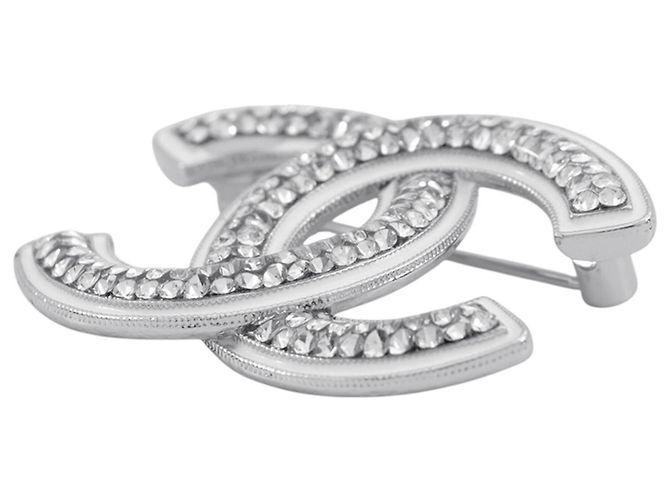 Broche Chanel Coco Mark Prata Branco - vista 2
