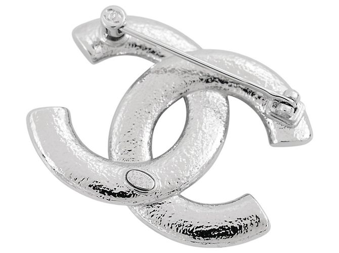 Broche Chanel Coco Mark Prata Branco - vista 3