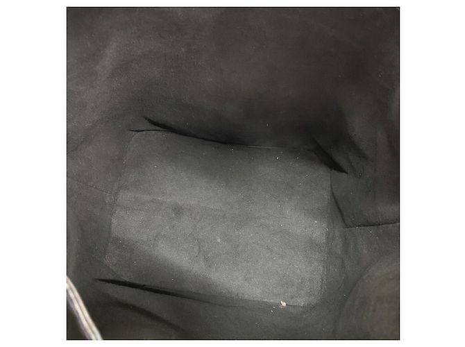 Noe Bolsa de Ombro Louis Vuitton Epi Petit Noé Preto Vermelho - vista 4