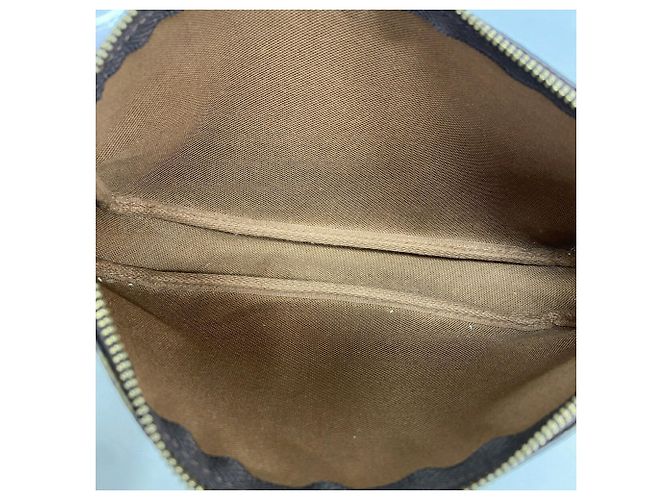 Bolsa Louis Vuitton Monogram Pochette Accessoires Marrom - vista 4