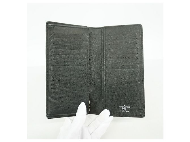 Louis Vuitton Taiga Portefeuille Brazza Long Wallet Grey - view 3