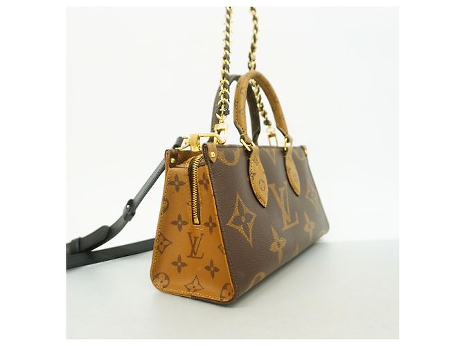 Borsa a mano OnTheGo EW con catena Monogram Giant Reverse Louis Vuitton Marrone - vista 2