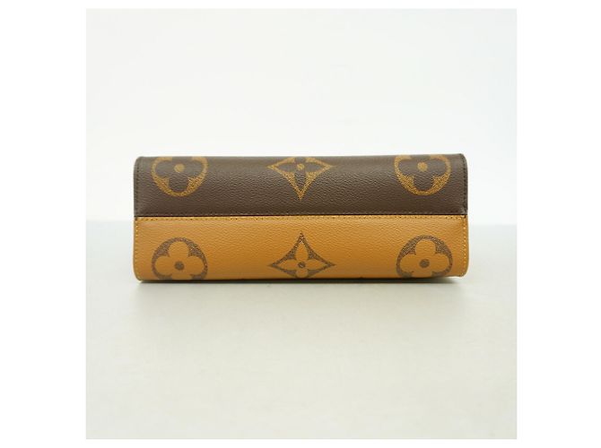 Borsa a mano OnTheGo EW con catena Monogram Giant Reverse Louis Vuitton Marrone - vista 3