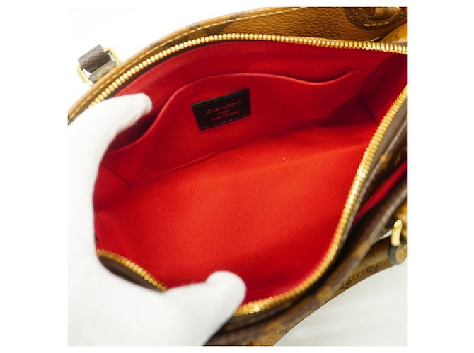 Borsa a mano OnTheGo EW con catena Monogram Giant Reverse Louis Vuitton Marrone - vista 4