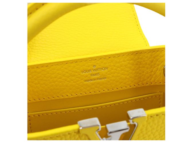 Borsa Louis Vuitton Capucines MINI Giallo - vista 8