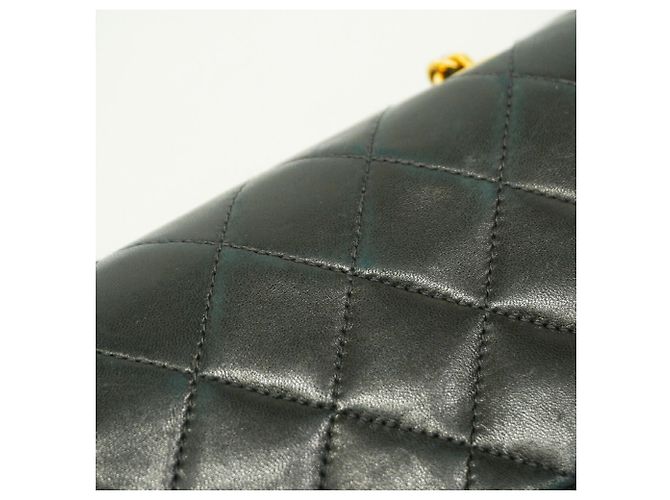 Borsa a tracolla Chanel in pelle d'agnello matelassé nera Nero - vista 12