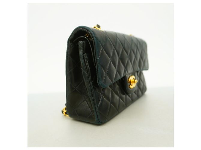 Borsa a tracolla Chanel in pelle d'agnello matelassé nera Nero - vista 2