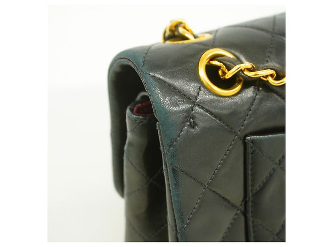 Borsa a tracolla Chanel in pelle d'agnello matelassé nera Nero - vista 8