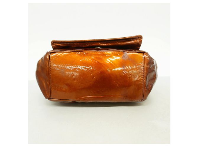 Borsa a tracolla Chanel in pelle verniciata marrone - vista 3
