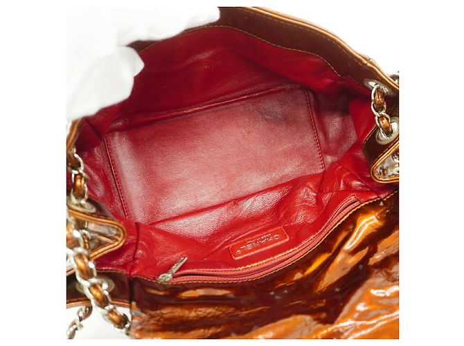 Borsa a tracolla Chanel in pelle verniciata marrone - vista 4