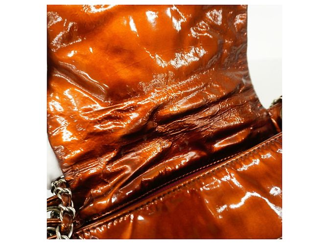 Borsa a tracolla Chanel in pelle verniciata marrone - vista 7