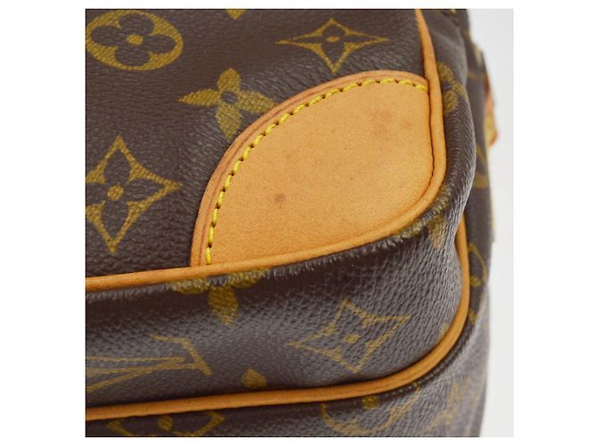 Borsa a tracolla Louis Vuitton Nil Monogram Canvas Marrone - vista 7
