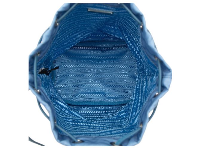 Re-Nylon Handtaschen-Pouch mit Kordzug und Prada Triangle Logo-Plakette - Ansicht 4