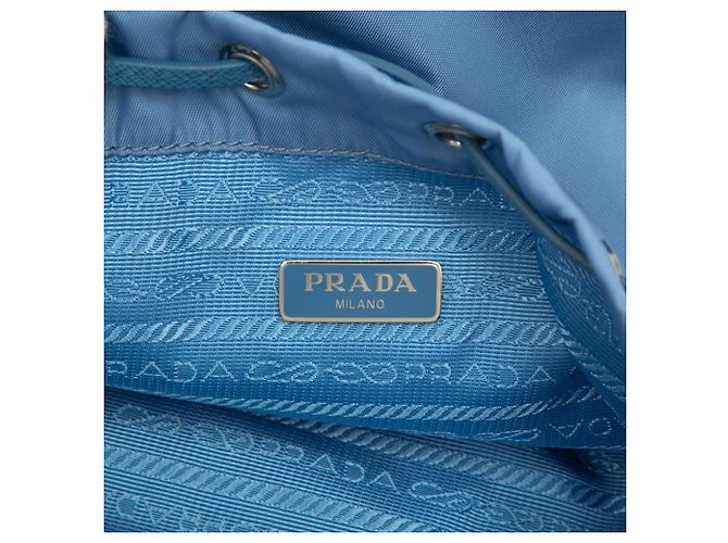 Re-Nylon Handtaschen-Pouch mit Kordzug und Prada Triangle Logo-Plakette - Ansicht 5