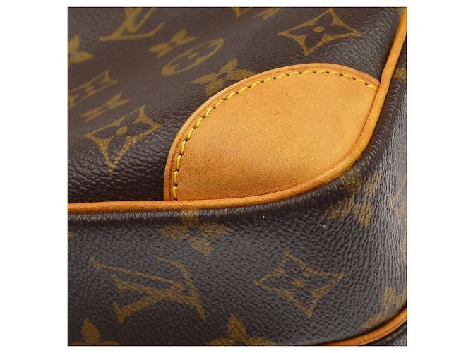 Borsa a tracolla Louis Vuitton Nil Monogram Canvas Marrone - vista 7