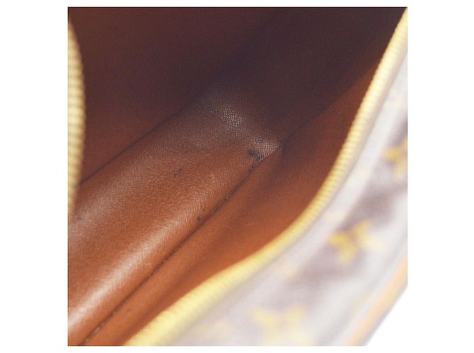 Borsa a tracolla Louis Vuitton Nil Monogram Canvas Marrone - vista 3