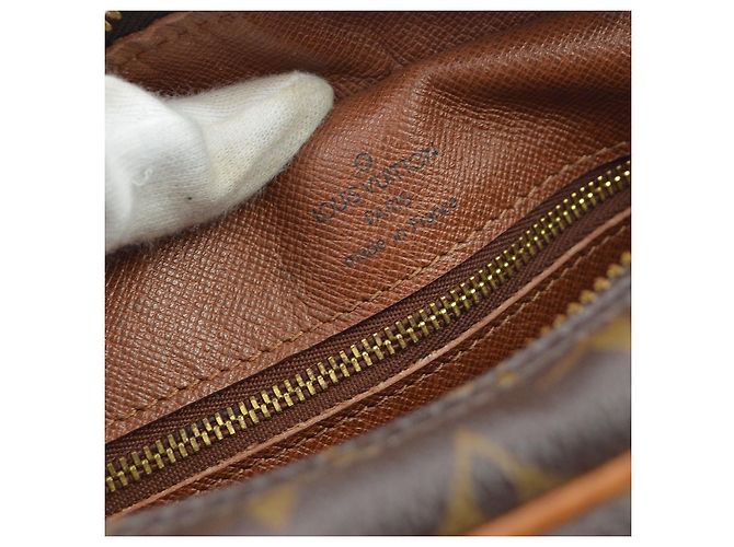Borsa a tracolla Louis Vuitton Nil Monogram Canvas Marrone - vista 4