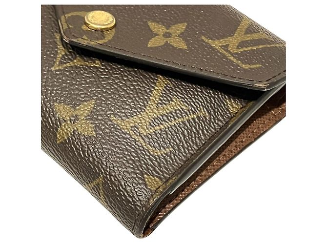 Louis Vuitton Portefeuille Victorine Tri-fold Wallet Marrone Monogramma - vista 8