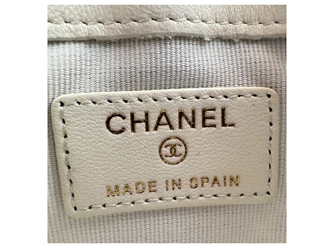 Timeless Chanel Mini Square gesteppte Clutch aus elfenbeinfarbenem Leder Weiß Roh - Ansicht 11