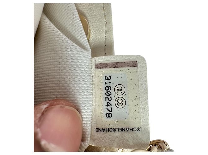 Timeless Chanel Mini Square gesteppte Clutch aus elfenbeinfarbenem Leder Weiß Roh - Ansicht 12